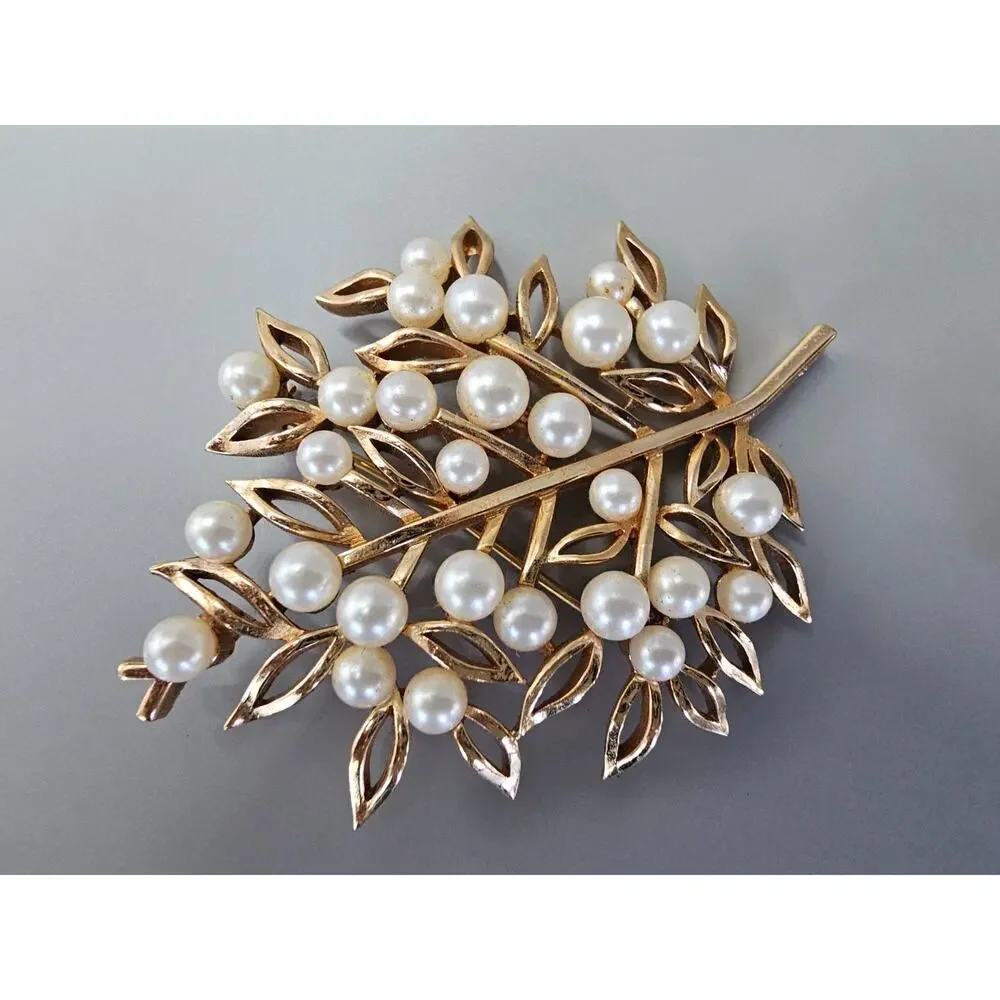 Crown Trifari Vtg Faux Pearl Rose Gold Leaf Brooch Clip Earrings Set 1960s